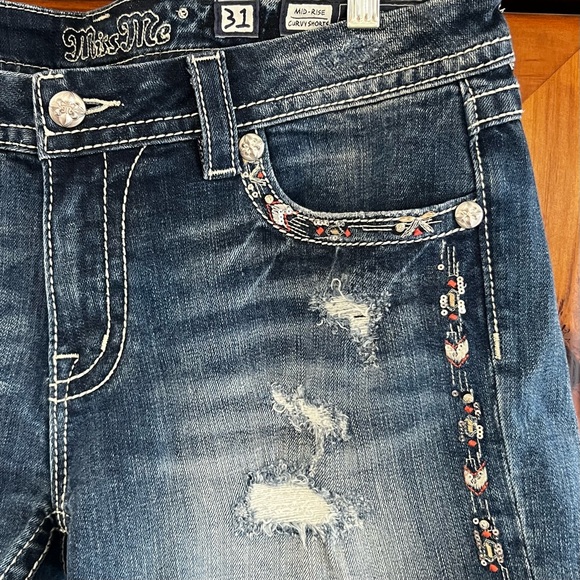 MISS ME: Embellished Distressed Back Pockets Curvy Shorts - Picture 5 of 8